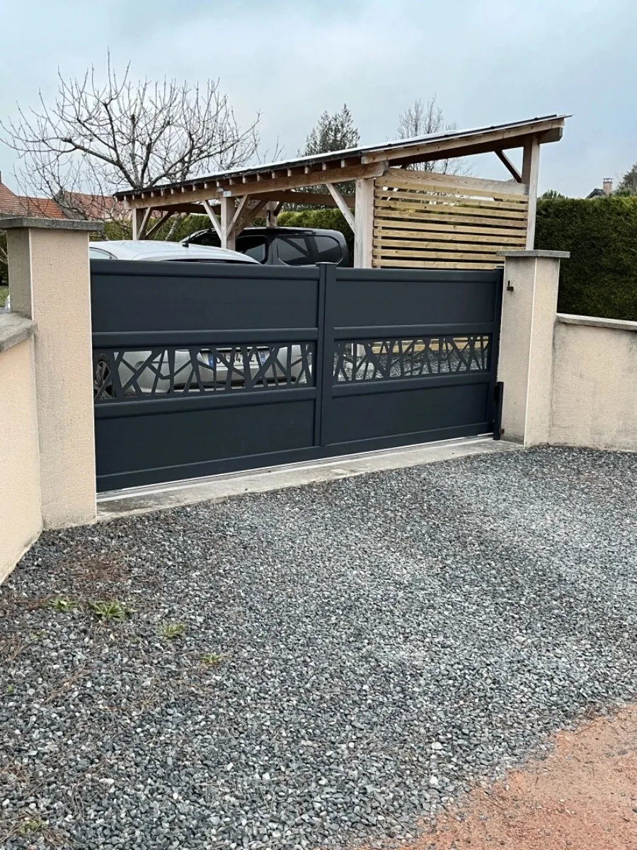 portail réalisé par meridia dans le secteur vichyssois fabrication et installation